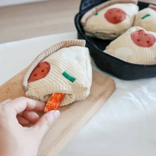 DEEP DISH PIZZA//ENRICHMENT DOG TOY