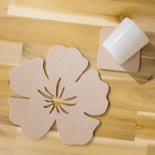 Hibiscus Trivet, Feather